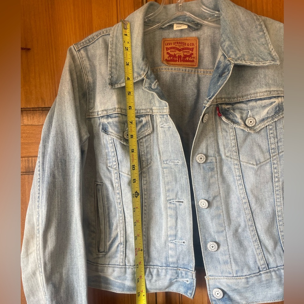 Levi cropped denim jacket, light wash- size S - Picture 8 of 12